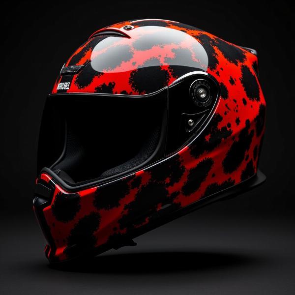 Casque intégral noir et rouge avec des motifs carnage.