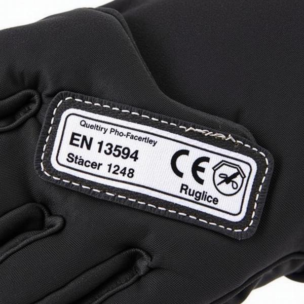 Étiquette CE sur des gants moto homologués