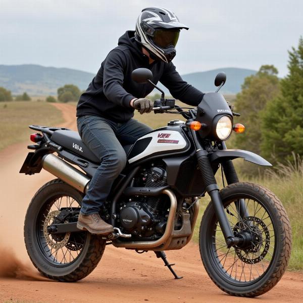 Moto Guzzi V85 TT en action sur un terrain tout-terrain, démontrant sa capacité et sa polyvalence pour l'aventure.