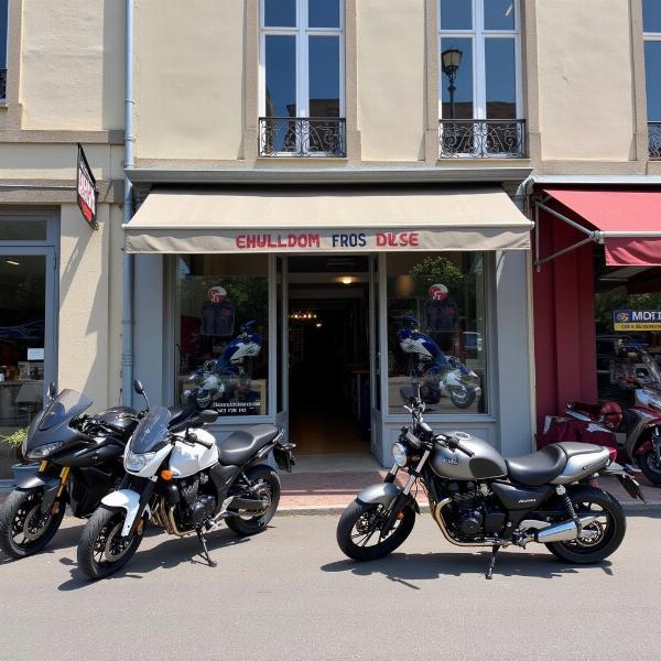 Façade extérieure d'un magasin de motos à Verdun, avec des motos exposées devant.