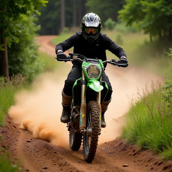 Moto enduro homologuée route en pleine action