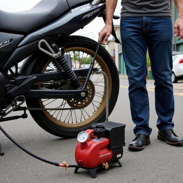 Gonflage du pneu arrière d'une moto avec un compresseur