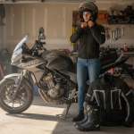 Équipement moto débutant casque ECE 22.06 gants CE blouson et bottes